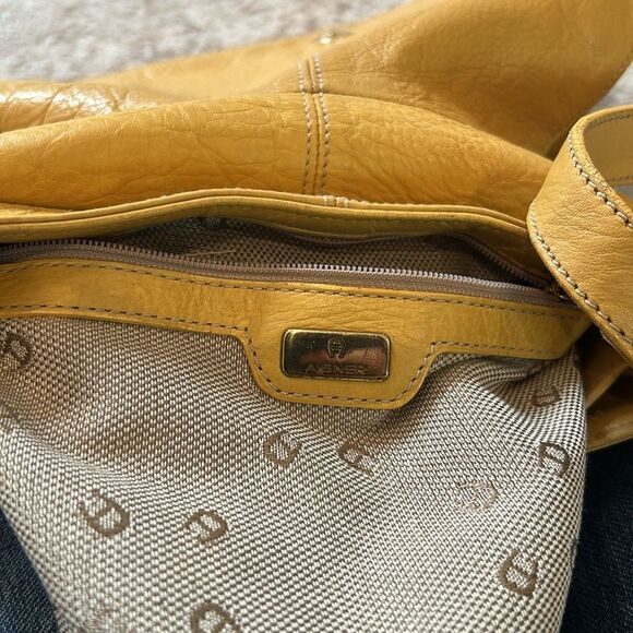 Aigner Elegant Yellow Leather Shoulder Bag - Picture 6 of 14